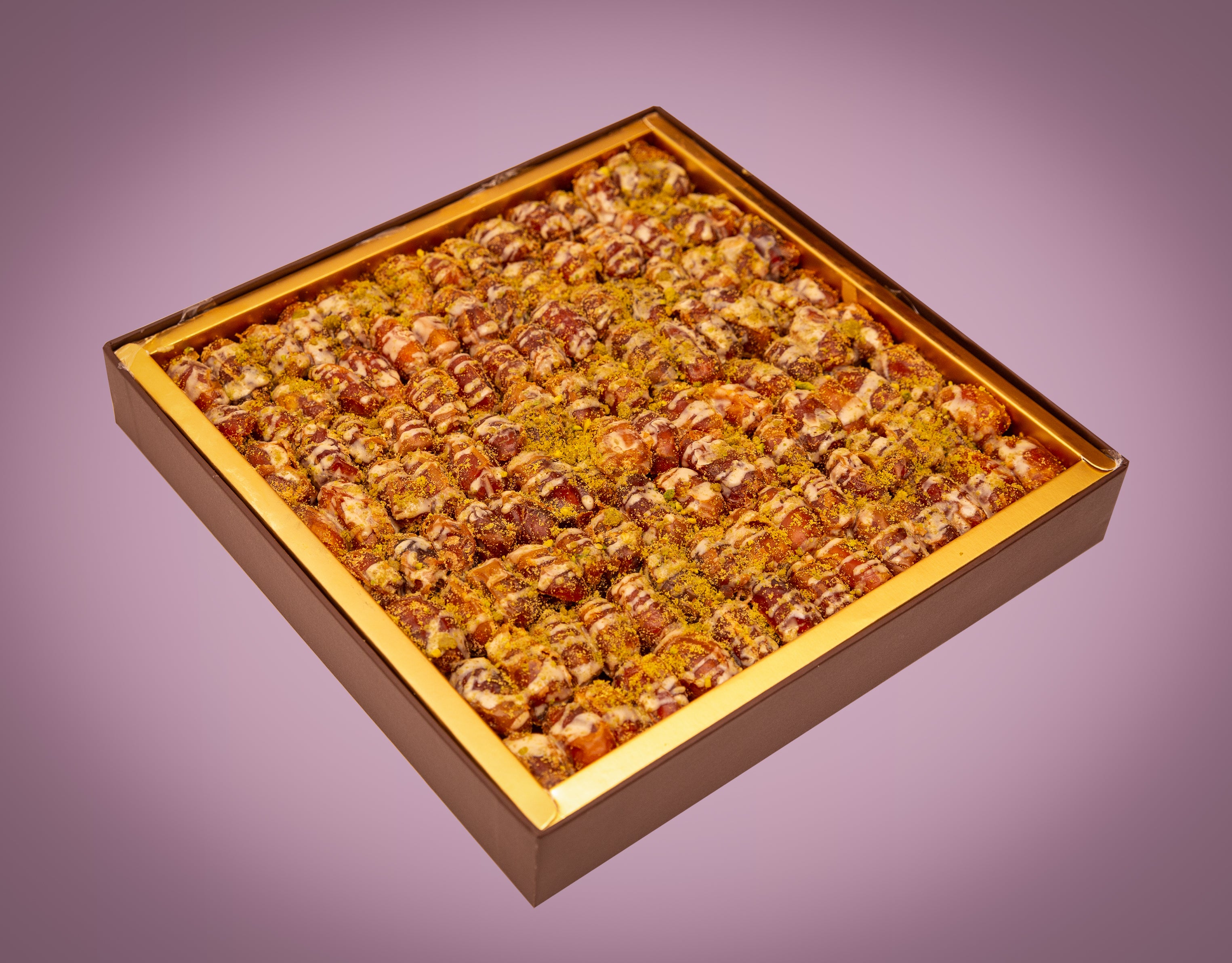 علبة فاخرة من التمر مع البسكويت